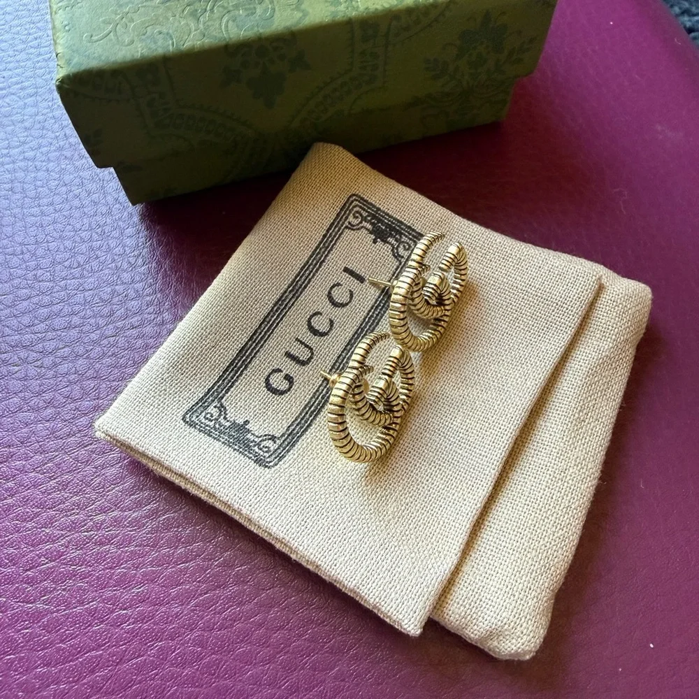 GUCCI Vintage Gold GG Monogram Earrings - Picture 3 of 5
